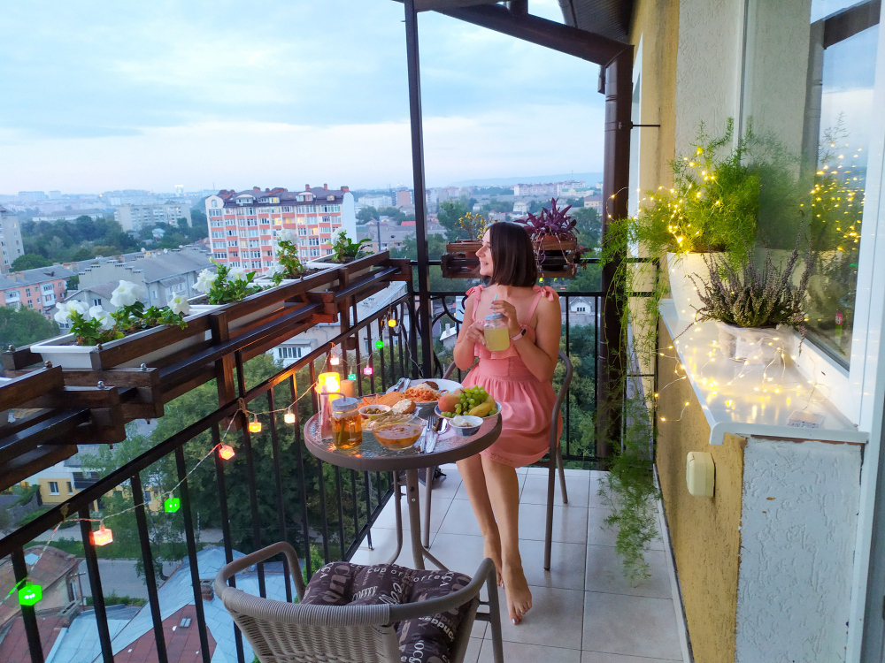 Idei de amenajare a balconului pentru o vară perfectă